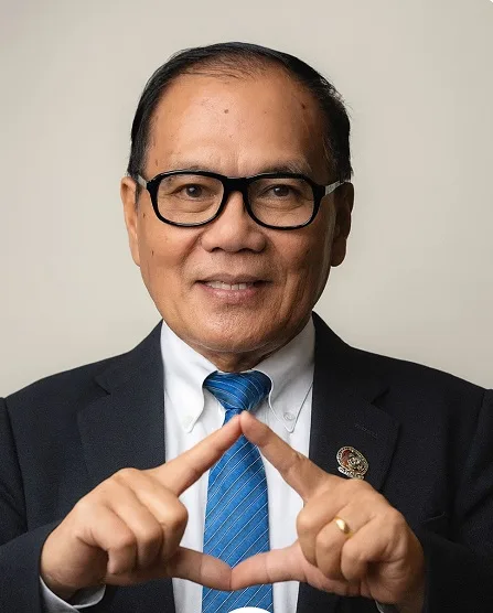 Lexy David Lintuuran sebagai Direktur Utama (CEO)